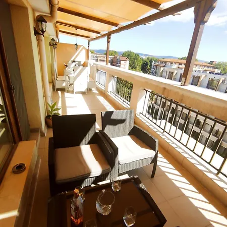 Diamond Palace Apartment *